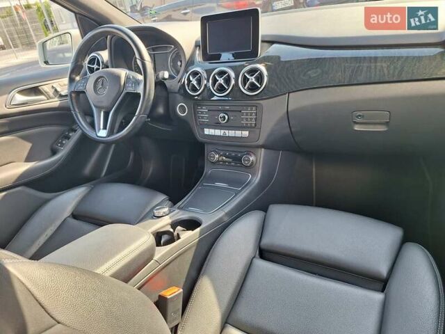 Белый Мерседес Б-класс, объемом двигателя 0 л и пробегом 82 тыс. км за 12300 $, фото 31 на Automoto.ua