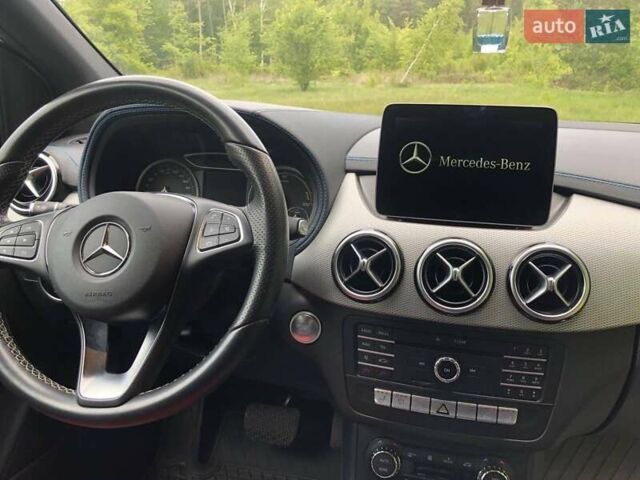 Белый Мерседес Б-класс, объемом двигателя 0 л и пробегом 43 тыс. км за 14800 $, фото 36 на Automoto.ua