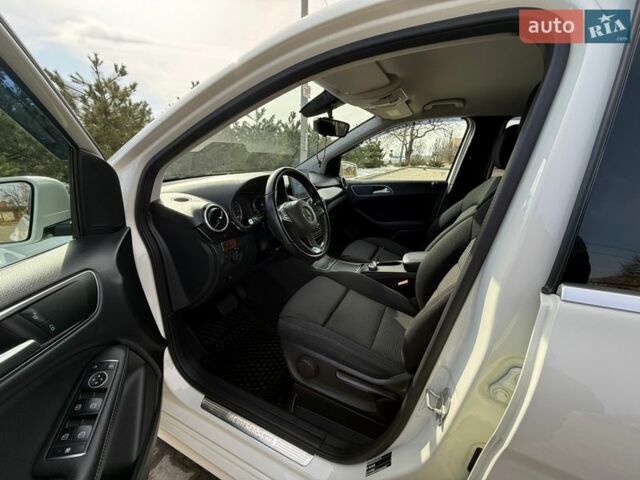 Білий Мерседес Б-клас, об'ємом двигуна 0 л та пробігом 131 тис. км за 14900 $, фото 8 на Automoto.ua