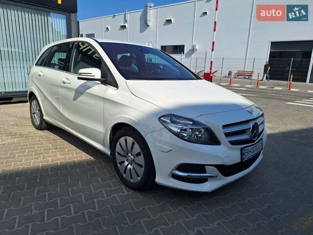 Белый Мерседес Б-класс, объемом двигателя 0 л и пробегом 82 тыс. км за 12300 $, фото 14 на Automoto.ua