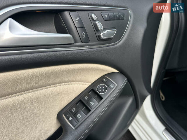 Белый Мерседес Б-класс, объемом двигателя 0 л и пробегом 40 тыс. км за 13750 $, фото 32 на Automoto.ua