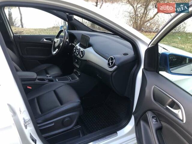 Белый Мерседес Б-класс, объемом двигателя 0 л и пробегом 43 тыс. км за 14800 $, фото 23 на Automoto.ua