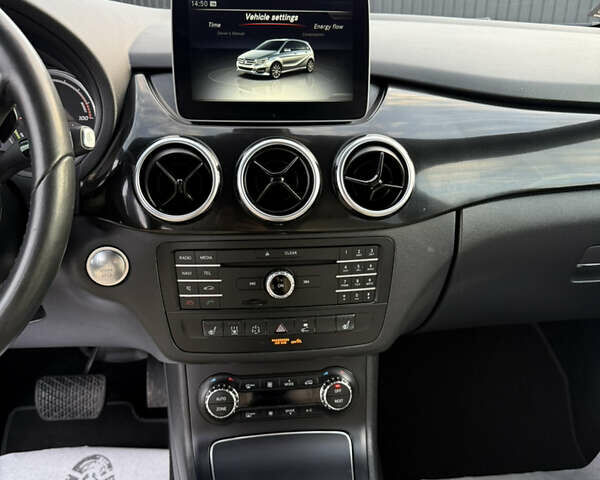 Білий Мерседес Б-клас, об'ємом двигуна 0 л та пробігом 60 тис. км за 10999 $, фото 25 на Automoto.ua