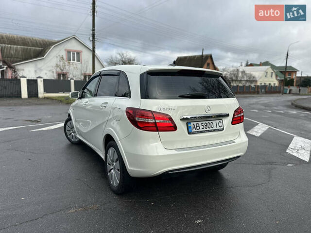 Белый Мерседес Б-класс, объемом двигателя 0 л и пробегом 40 тыс. км за 13699 $, фото 25 на Automoto.ua