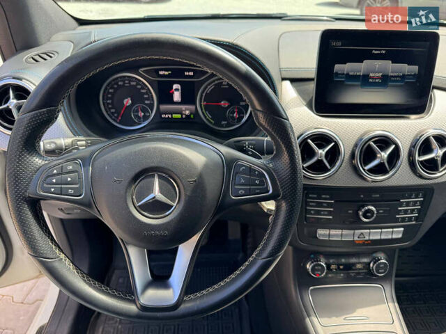 Белый Мерседес Б-класс, объемом двигателя 0 л и пробегом 67 тыс. км за 10750 $, фото 4 на Automoto.ua