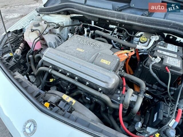 Білий Мерседес Б-клас, об'ємом двигуна 0 л та пробігом 40 тис. км за 13599 $, фото 65 на Automoto.ua