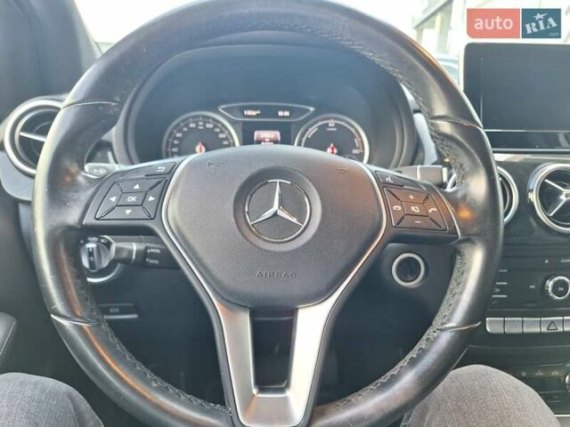 Белый Мерседес Б-класс, объемом двигателя 0 л и пробегом 82 тыс. км за 12300 $, фото 43 на Automoto.ua