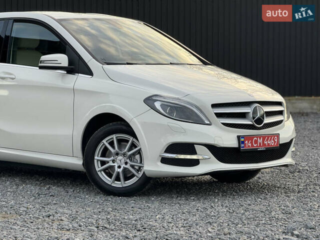Білий Мерседес Б-клас, об'ємом двигуна 0 л та пробігом 60 тис. км за 10999 $, фото 8 на Automoto.ua