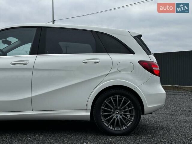 Белый Мерседес Б-класс, объемом двигателя 0 л и пробегом 47 тыс. км за 10699 $, фото 5 на Automoto.ua