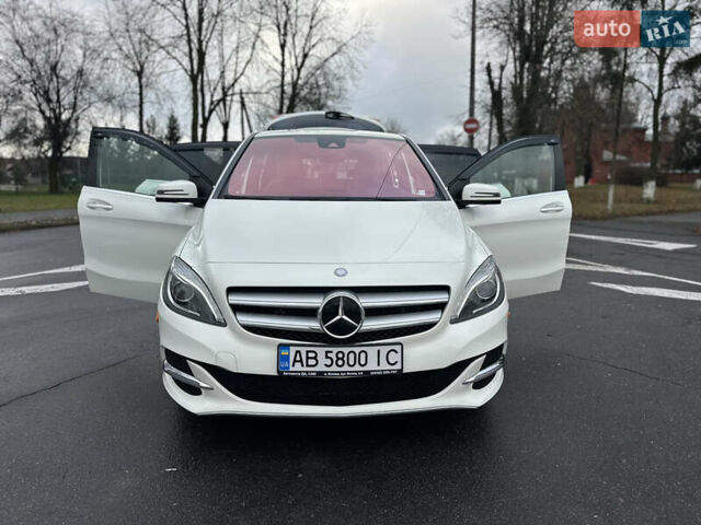 Белый Мерседес Б-класс, объемом двигателя 0 л и пробегом 40 тыс. км за 13750 $, фото 61 на Automoto.ua