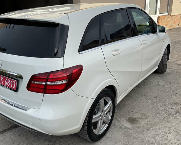 Мерседес Б-класс 2017 в Виннице на Automoto.ua Белый Мерседес Б-класс, объемом двигателя 0 л и пробегом 64 тыс. км за 10500 $, фото 7 на Automoto.ua