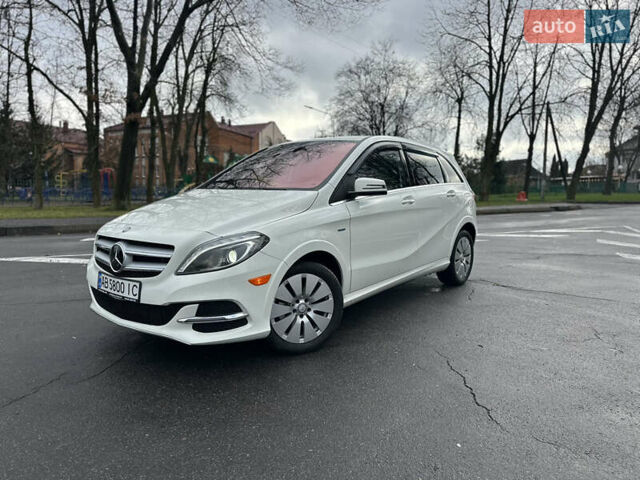 Белый Мерседес Б-класс, объемом двигателя 0 л и пробегом 40 тыс. км за 13750 $, фото 4 на Automoto.ua