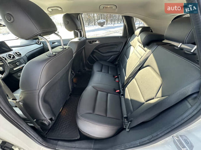 Білий Мерседес Б-клас, об'ємом двигуна 0 л та пробігом 68 тис. км за 13300 $, фото 15 на Automoto.ua