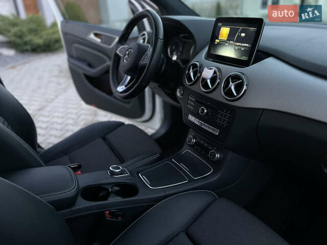 Белый Мерседес Б-класс, объемом двигателя 0 л и пробегом 65 тыс. км за 13900 $, фото 34 на Automoto.ua