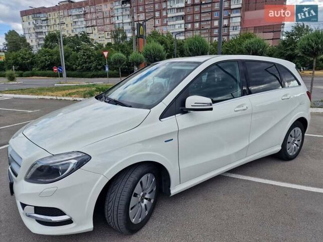 Білий Мерседес Б-клас, об'ємом двигуна 0 л та пробігом 106 тис. км за 10900 $, фото 3 на Automoto.ua