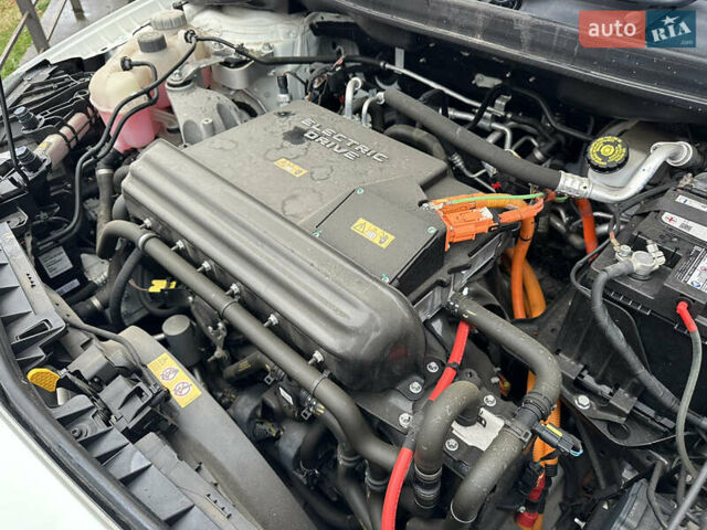 Белый Мерседес Б-класс, объемом двигателя 0 л и пробегом 40 тыс. км за 13750 $, фото 68 на Automoto.ua