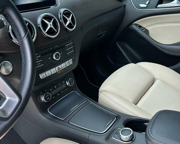 Белый Мерседес Б-класс, объемом двигателя 0 л и пробегом 74 тыс. км за 13500 $, фото 31 на Automoto.ua