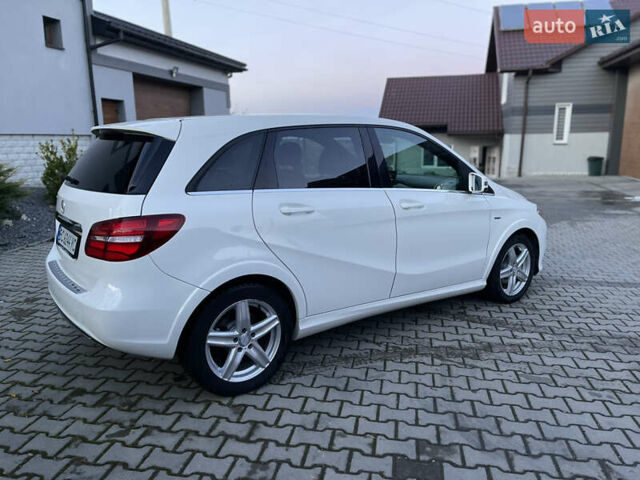 Белый Мерседес Б-класс, объемом двигателя 0 л и пробегом 65 тыс. км за 13900 $, фото 12 на Automoto.ua