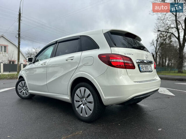 Белый Мерседес Б-класс, объемом двигателя 0 л и пробегом 40 тыс. км за 13699 $, фото 24 на Automoto.ua