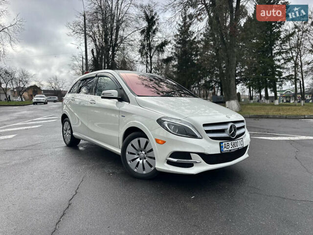 Белый Мерседес Б-класс, объемом двигателя 0 л и пробегом 40 тыс. км за 13750 $, фото 17 на Automoto.ua