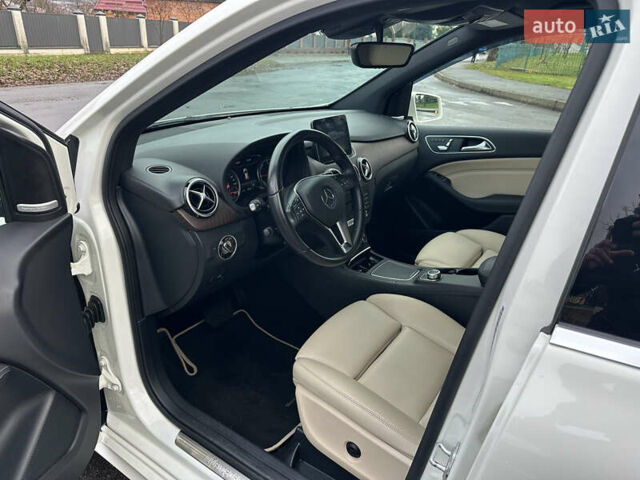 Белый Мерседес Б-класс, объемом двигателя 0 л и пробегом 40 тыс. км за 13750 $, фото 35 на Automoto.ua