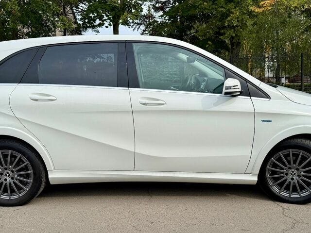 Білий Мерседес Б-клас, об'ємом двигуна 0 л та пробігом 75 тис. км за 12199 $, фото 10 на Automoto.ua