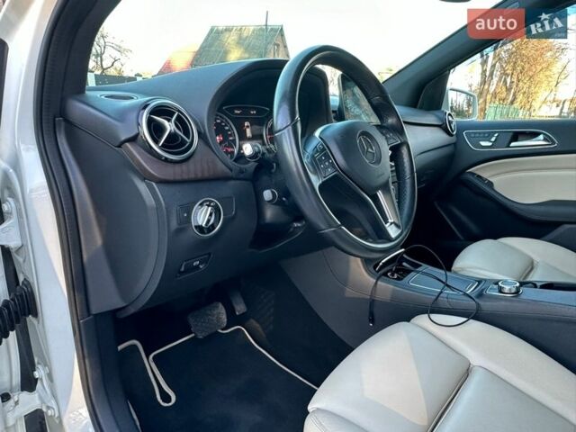 Білий Мерседес Б-клас, об'ємом двигуна 0 л та пробігом 40 тис. км за 13599 $, фото 33 на Automoto.ua