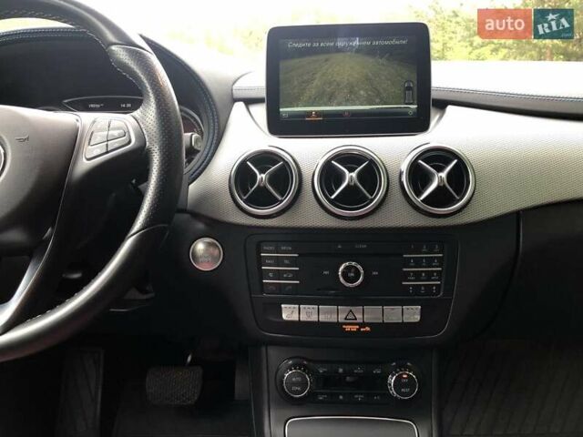 Белый Мерседес Б-класс, объемом двигателя 0 л и пробегом 43 тыс. км за 14800 $, фото 38 на Automoto.ua