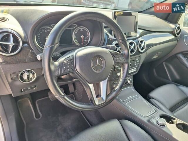 Белый Мерседес Б-класс, объемом двигателя 0 л и пробегом 82 тыс. км за 12300 $, фото 23 на Automoto.ua