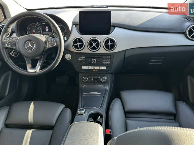 Білий Мерседес Б-клас, об'ємом двигуна 0 л та пробігом 68 тис. км за 13300 $, фото 20 на Automoto.ua