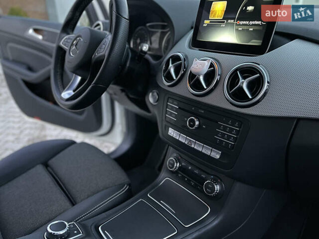 Белый Мерседес Б-класс, объемом двигателя 0 л и пробегом 65 тыс. км за 13900 $, фото 33 на Automoto.ua