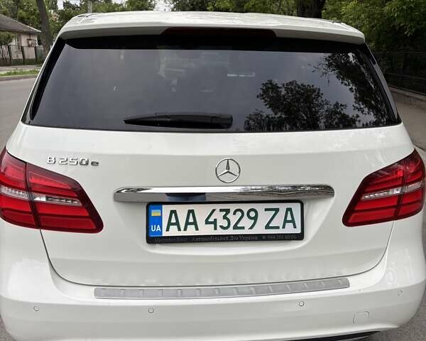 Білий Мерседес Б-клас, об'ємом двигуна 0 л та пробігом 74 тис. км за 13300 $, фото 2 на Automoto.ua