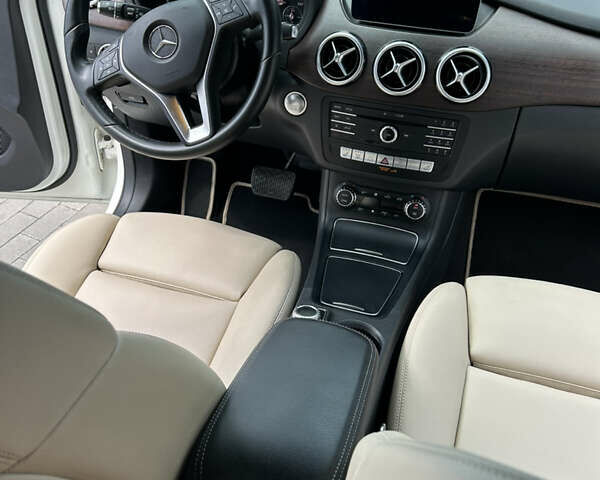 Белый Мерседес Б-класс, объемом двигателя 0 л и пробегом 74 тыс. км за 13500 $, фото 27 на Automoto.ua