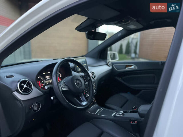 Белый Мерседес Б-класс, объемом двигателя 0 л и пробегом 65 тыс. км за 13900 $, фото 24 на Automoto.ua