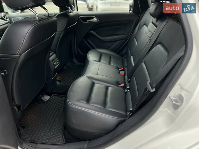 Білий Мерседес Б-клас, об'ємом двигуна 0 л та пробігом 52 тис. км за 10900 $, фото 7 на Automoto.ua