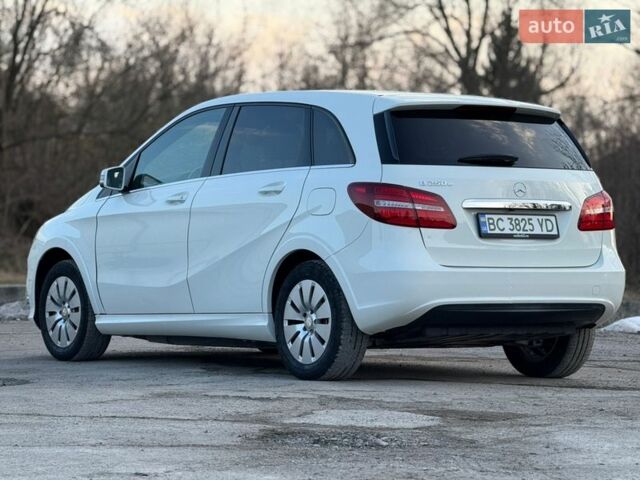 Белый Мерседес Б-класс, объемом двигателя 0 л и пробегом 60 тыс. км за 10799 $, фото 12 на Automoto.ua