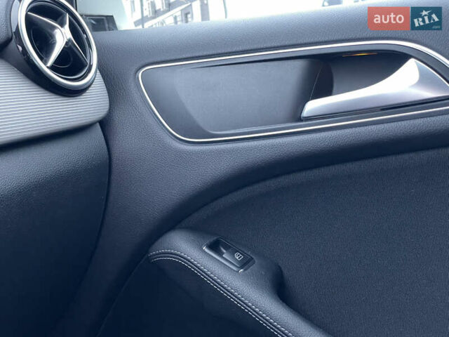 Белый Мерседес Б-класс, объемом двигателя 1.5 л и пробегом 70 тыс. км за 17900 $, фото 47 на Automoto.ua