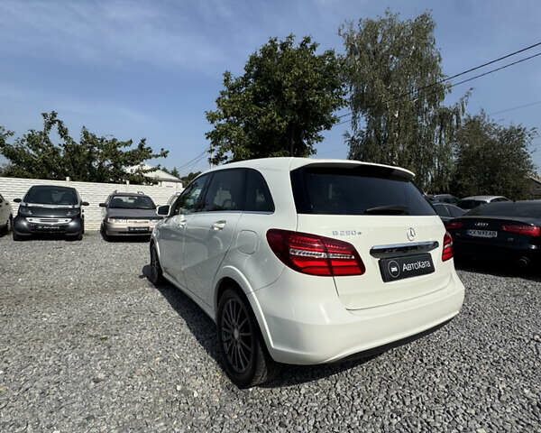 Белый Мерседес Б-класс, объемом двигателя 0 л и пробегом 117 тыс. км за 14500 $, фото 3 на Automoto.ua