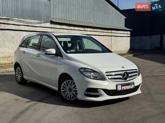 Белый Мерседес Б-класс, объемом двигателя 1.99 л и пробегом 158 тыс. км за 11999 $, фото 2 на Automoto.ua