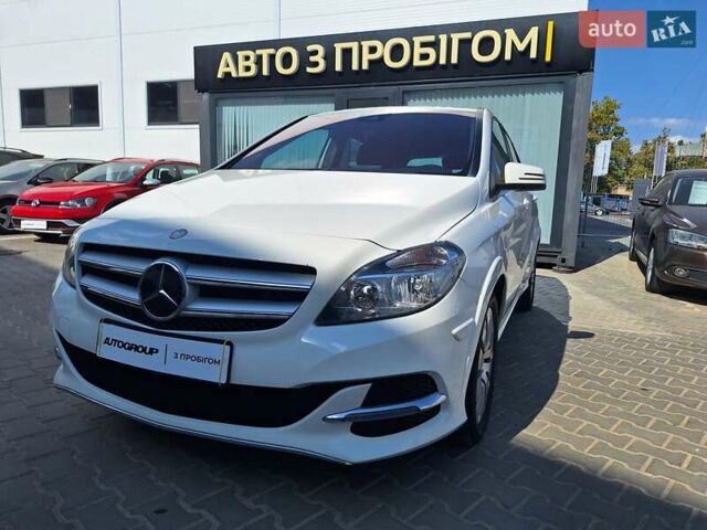 Белый Мерседес Б-класс, объемом двигателя 0 л и пробегом 82 тыс. км за 12300 $, фото 1 на Automoto.ua