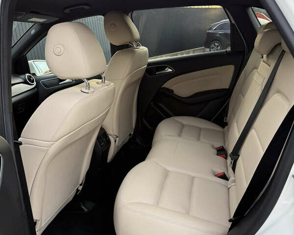 Білий Мерседес Б-клас, об'ємом двигуна 0 л та пробігом 60 тис. км за 10999 $, фото 36 на Automoto.ua