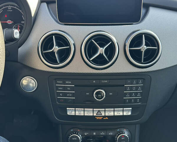 Білий Мерседес Б-клас, об'ємом двигуна 0 л та пробігом 68 тис. км за 13300 $, фото 22 на Automoto.ua