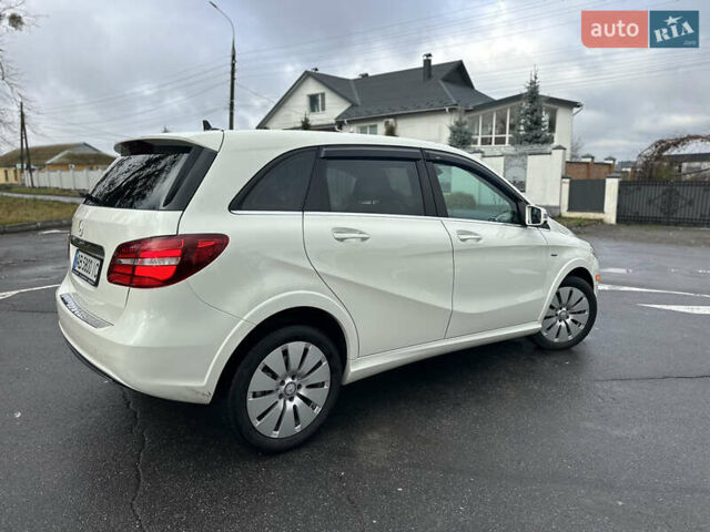 Белый Мерседес Б-класс, объемом двигателя 0 л и пробегом 40 тыс. км за 13699 $, фото 12 на Automoto.ua