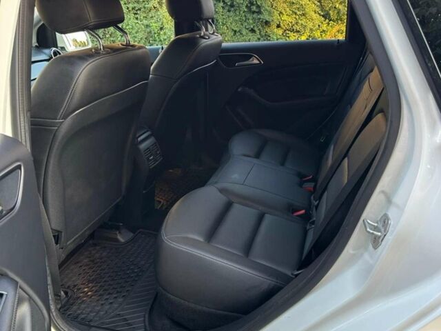 Белый Мерседес Б-класс, объемом двигателя 0 л и пробегом 108 тыс. км за 12500 $, фото 1 на Automoto.ua