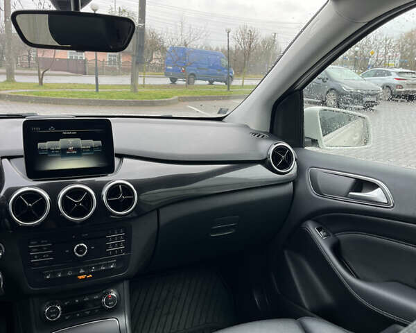 Білий Мерседес Б-клас, об'ємом двигуна 0 л та пробігом 96 тис. км за 9600 $, фото 23 на Automoto.ua