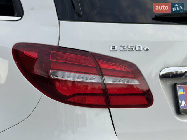 Білий Мерседес Б-клас, об'ємом двигуна 0 л та пробігом 60 тис. км за 10999 $, фото 15 на Automoto.ua