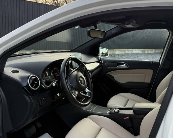 Білий Мерседес Б-клас, об'ємом двигуна 0 л та пробігом 60 тис. км за 10999 $, фото 24 на Automoto.ua