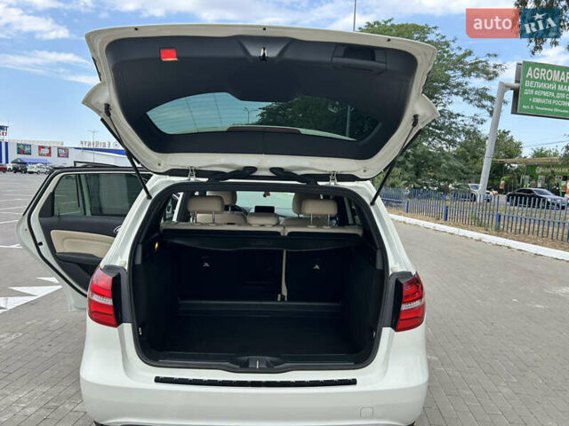 Белый Мерседес Б-класс, объемом двигателя 0 л и пробегом 74 тыс. км за 13500 $, фото 12 на Automoto.ua