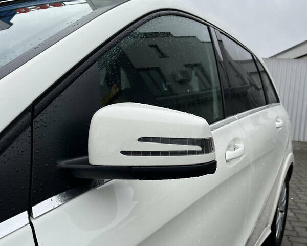 Білий Мерседес Б-клас, об'ємом двигуна 0 л та пробігом 96 тис. км за 9600 $, фото 5 на Automoto.ua