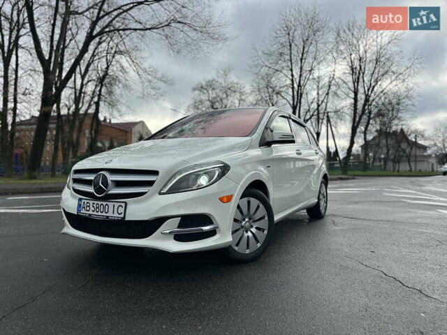 Белый Мерседес Б-класс, объемом двигателя 0 л и пробегом 40 тыс. км за 13750 $, фото 2 на Automoto.ua